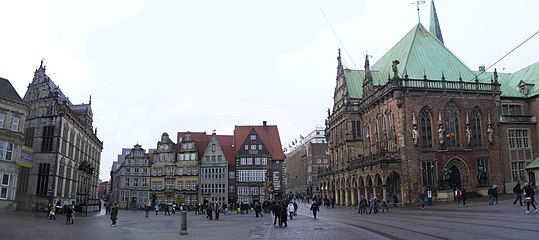 Bremer Markt von Süd­osten – Montage aus Fotos mit Merians möglichen Blick­richtungen