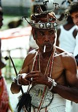 Uomo in costume tradizionale a Ermera