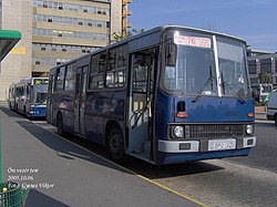 76-os busz az Örs vezér terén