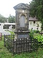 Mormântul lui Warteres G. von Pruncul (1848-1901) în cimitirul din jurul capelei