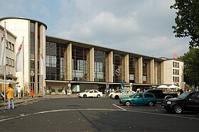 Ostfassade der Schalterhalle am Willy-Brandt-Platz