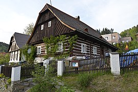 Typisches Holzhaus in Trávníky