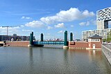 De Gevlebrug (brug 2430), nabij het Pontsteigergebouw (24 juli 2020)