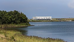 Zuidzijde Afsluitdijk met het Wadden Center