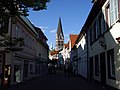 Fußgängerzone mit Blick auf die Herz Jesu Kirche