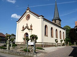 Außenansicht des Kirchengebäudes; Blick auf das Portal