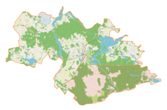 Mapa konturowa gminy Orzysz, blisko centrum na lewo znajduje się punkt z opisem „Okartowo”