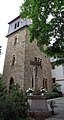 Glockenturm an der Simultankirche und spätbarockes Friedhofskreuz mit Korpus