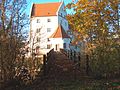 Die Südseite von Schloss Scheer aus dem Schlosspark gesehen