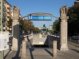 Westelijke toegang op de middenberm van de Hohenzollerndamm