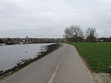 Walkway,_Riverside_Park,_Bitterne_-_geograph.org.uk_-_1765100