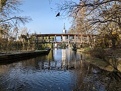 Blick auf die Fußgängerbrücke mit Blick in Richtung Havel