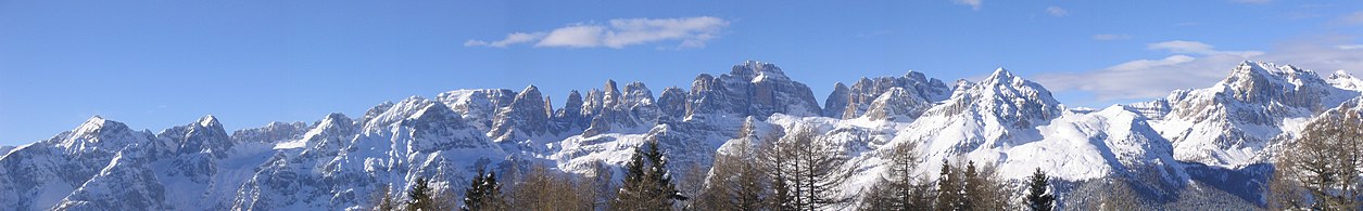 Panoramica sul Gruppo delle Dolomiti di Brenta.