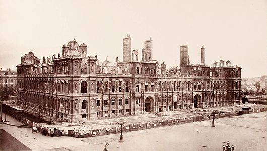 Hôtel de Ville after it was burned by the Paris Commune (May 1871)