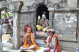 Betende Sadhu-Priester im Pashupatinath Tempel