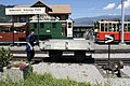 Bahnhof Wilderswil mit Zügen und einer Lore der SPB