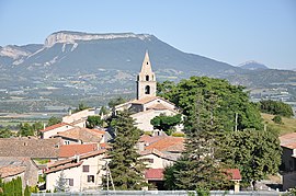 The church and surrounding buildings in Claret