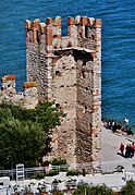 Der als Schalenturm errichtete Wehrturm am Ostufer