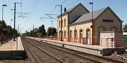 Spoorlijn 165 bij het station van Halanzy.