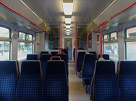 Het vernieuwde interieur van een Class 319 van First Capital Connect