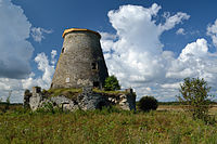 Andja mõisa tuuleveski varemed. Andja manor windmill ruins