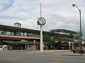 The terminus of the Green Line's Ashland branch at 63rd Street and Ashland Avenue in West Englewood.