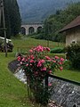 Blick vom Pertl-Hof auf das Fleischmann-Viadukt. Aus dieser Richtung kam der letztlich erfolgreiche deutsche Angriff.