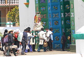 Prozession in Chamula, dem kulturellen Zentrum der Tzotzil