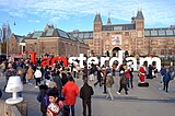 Toeristendrukte bij I amsterdam, kort voor de verwijdering van het Museumplein; 18 november 2018.