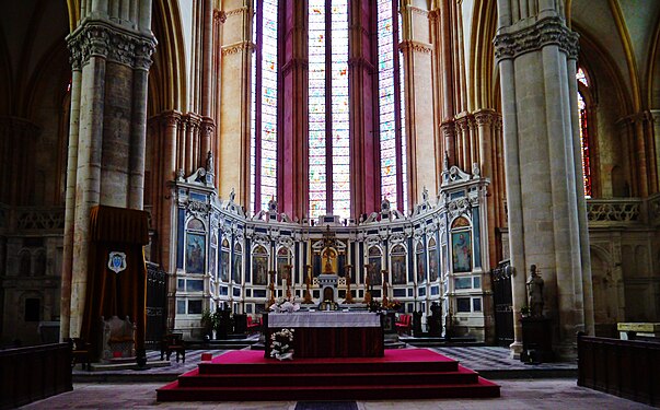 Altar und Apsis