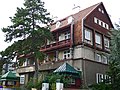 Die Villa Wachtel von Karl Fischl (Winkelbreiten 6, 1913) mit ihren für Wien ungewöhnlichen Dekorformen