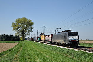 Zug des kombinierten Ladungsverkehrs bei Herrath