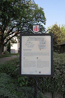 Diese Tafel ist die einzige Erinnerung in Gostyn an die kleine Synagoge, die seit den 1930er Jahren nicht mehr benutzt und 1940 von den deutschen Besatzern zerstört wurde.