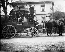 Letzte Postkutschenfahrt durch Künten, aufgenommen 1924 vor dem Postbüro.