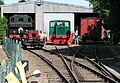 Lokomotiven und Waggons der MEM vor der Fahrzeughalle im Bahnhof Minden-Oberstadt