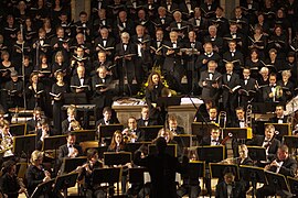 Der Oratorienchor zusammen mit dem Sinfonischen Blasorchester Ulm bei einer Aufführung von Carmina Burana in der Pauluskirche in Ulm