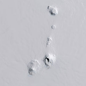 Satellitenaufnahme der Executive Committee Range (v. o. n. u.: Whitney Peak, Mount Hampton, Mount Cumming, Mount Hartigan, Mount Sidley, Mount Waesche)