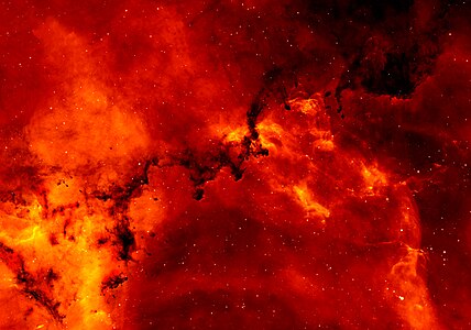 Rozet Bulutsusu Samanyolu bölgesinde Tekboynuz takımyıldızı içindeki dev moleküler bulutun bir ucunun kenarında yer alan, büyük ve yuvarlak bir H II bölgesi. Açık yıldız kümesi NGC 2244, bulutsu ile yakından ilgilidir, kümenin yıldızları bulutsunun maddesinden oluşmuştur. (Üreten: Nick Wright)