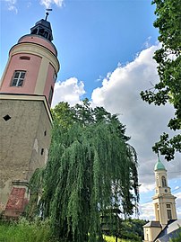 Wieża bramna i kościół