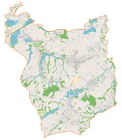 Mapa konturowa gminy Wilamowice, blisko centrum na prawo znajduje się punkt z opisem „Kościół Przenajświętszej Trójcy”