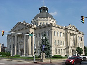 Boone County Courthouse in Lebanon, gelistet im NRHP Nr. 86002703[1]