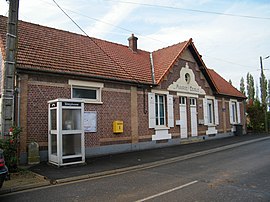 The town hall in Crémery