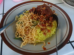 Banjar-style nasi kuning.