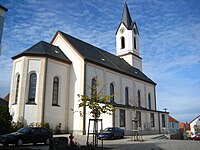 Katholische Pfarrkirche St. Bartholomäus (mit Dorfplatz), 2013