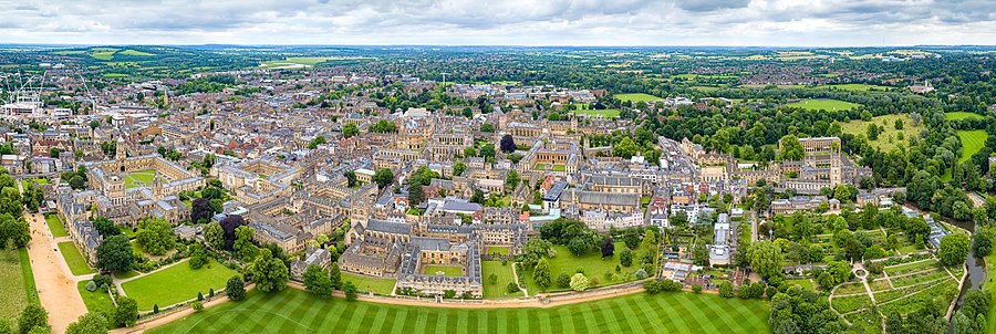 An aerial view of Oxford, looking north. Merton College is at the bottom centre with Christ Church to the left (west). On the right-hand side lies University of Oxford Botanic Garden and, beyond that, Magdalen College.