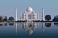 Tadsch Mahal in Agra / Indien mit Wasserspiegelung.