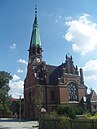 Henrietten-Kirche mit vorplatzartiger Terrasse und gusseiserner Straßenlaterne