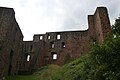 Innenansicht der Kernburg, Blick von Norden, rechts die Schildmauer