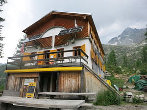 Pianseccohütte SAC mit Pizzo Rotondo