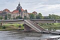 Die Schienenstränge der Straßenbahnglei­se hingen in der Luft.